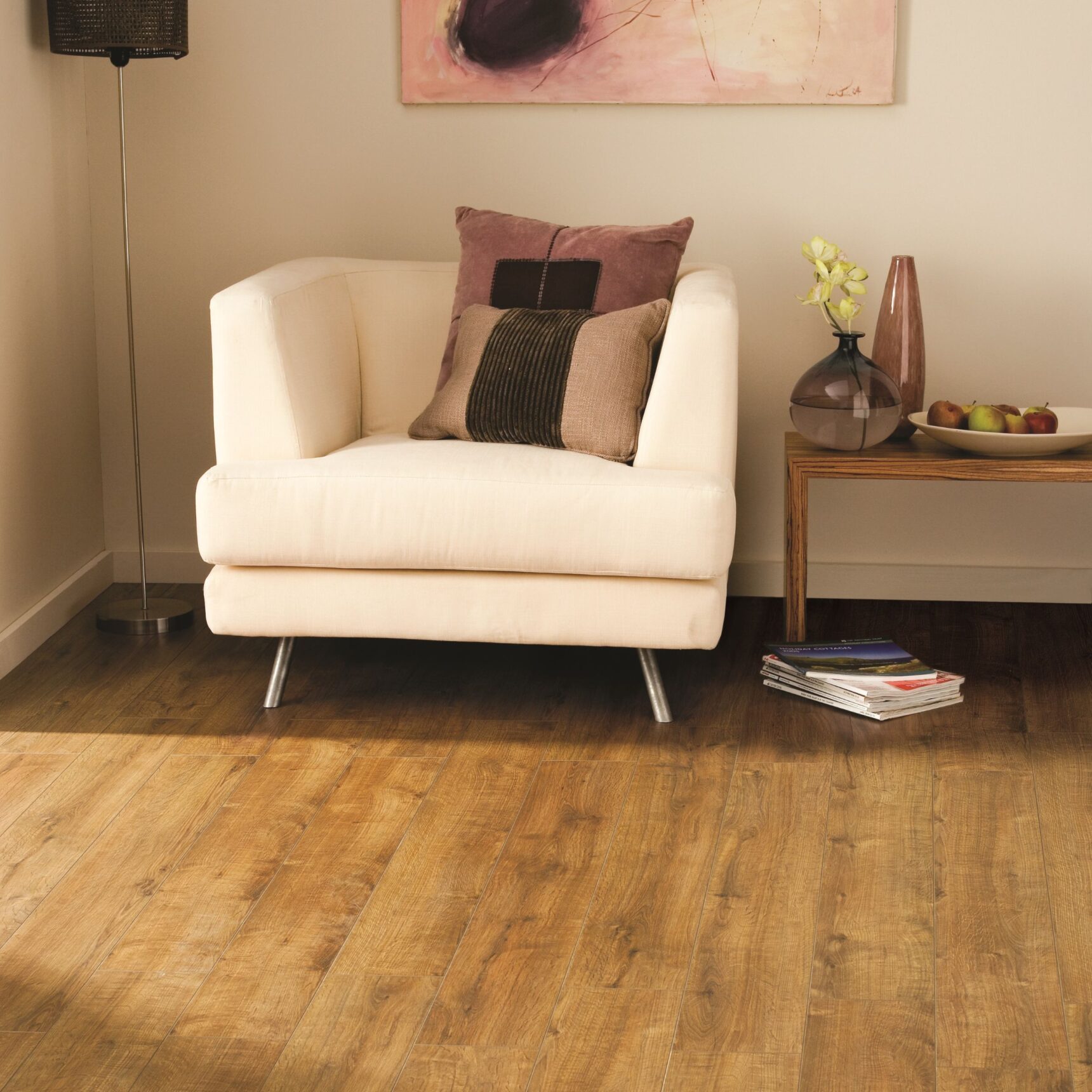 In situ image of Kolberg Oak laminate flooring in a modern living room