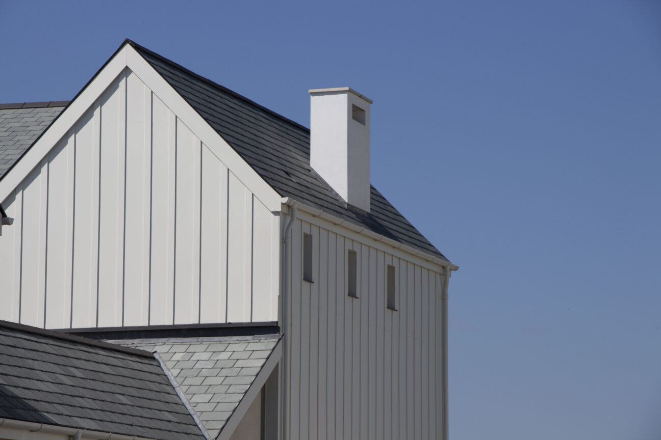 Coastal house featuring SAM Trimax cladding in white