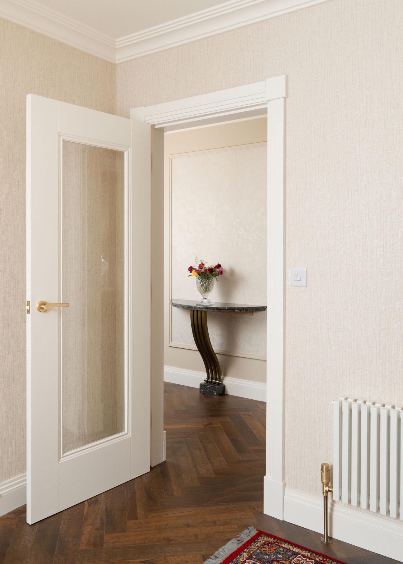 Photo of modern bungalow featuring detailed skirting and architrave