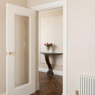 Photo of modern bungalow featuring detailed skirting and architrave